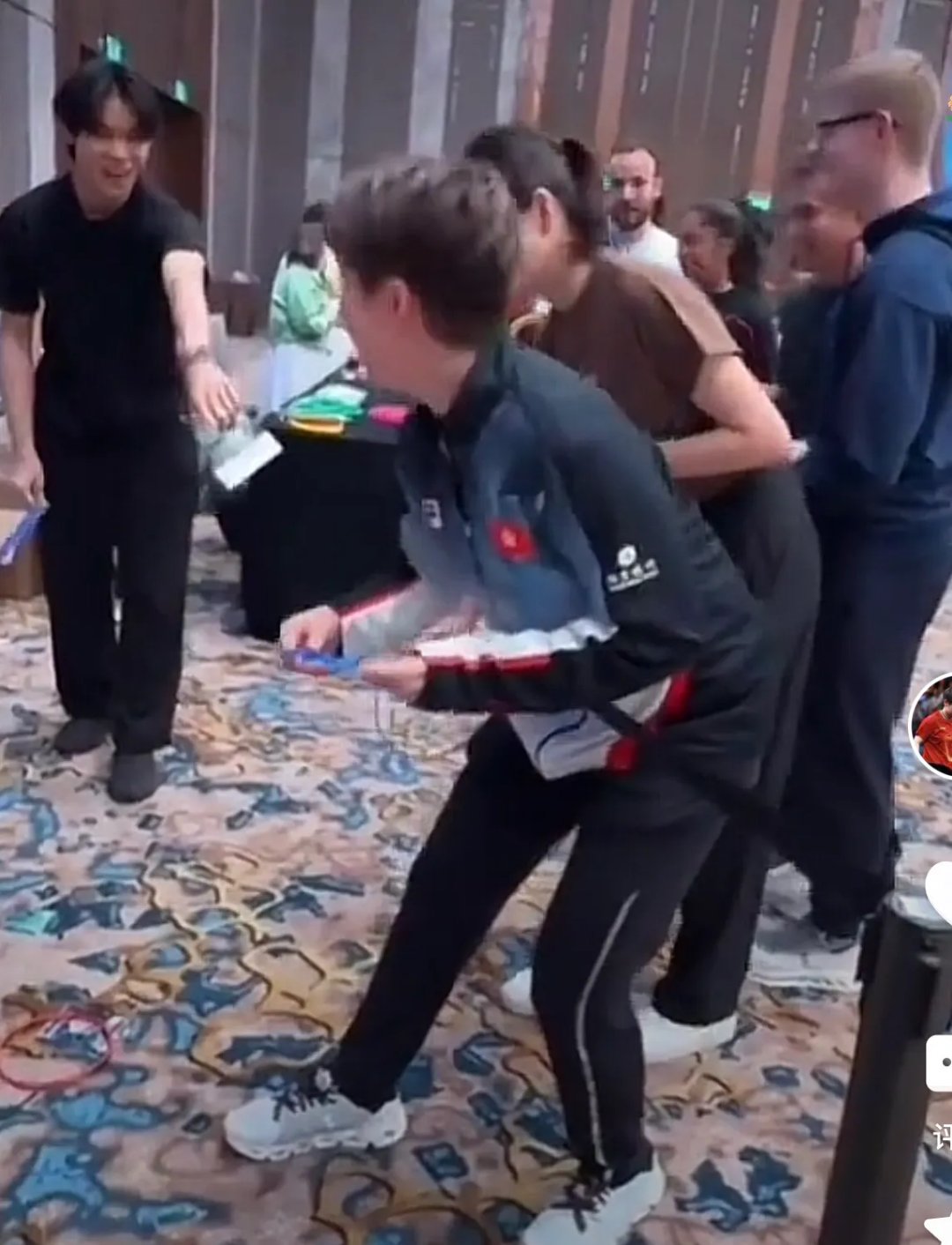 火爆场面!选手们精湛技艺赢得喝彩不断 火爆场面!选手们精湛技艺赢得喝彩不断