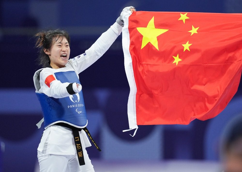 跆拳道比赛中,选手捷足先登夺冠 跆拳道比赛中,选手捷足先登夺冠