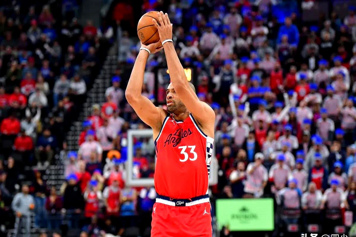 快船客场力克灰熊，战绩稳步攀升的简单介绍