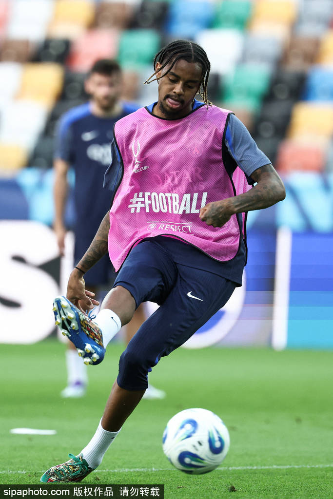 巴黎圣日耳曼主场战平南特,陷入困境 巴黎圣日耳曼主场战平南特,陷入困境