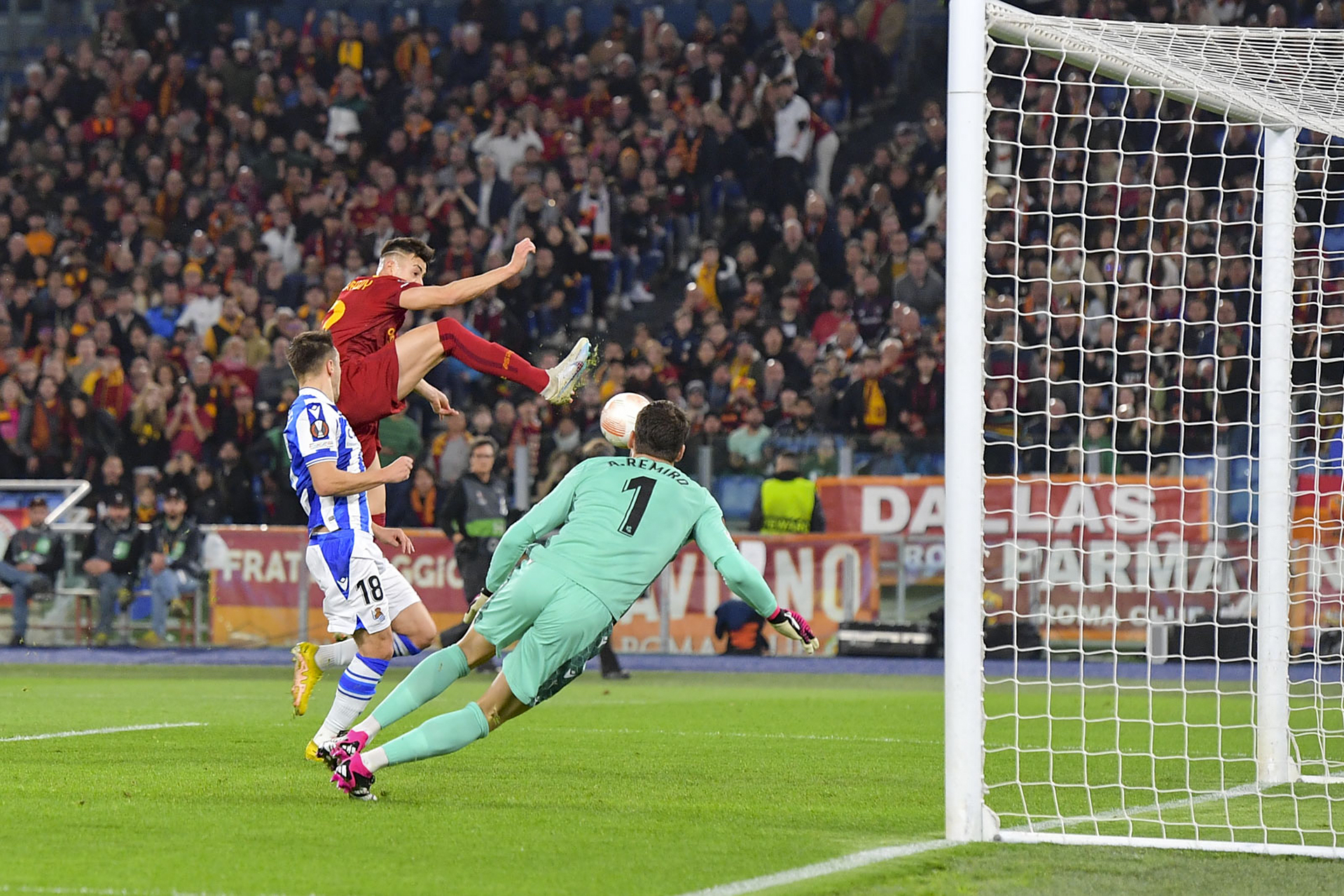 包含雷加利斯客场平局，皇家社会主场大捷的词条