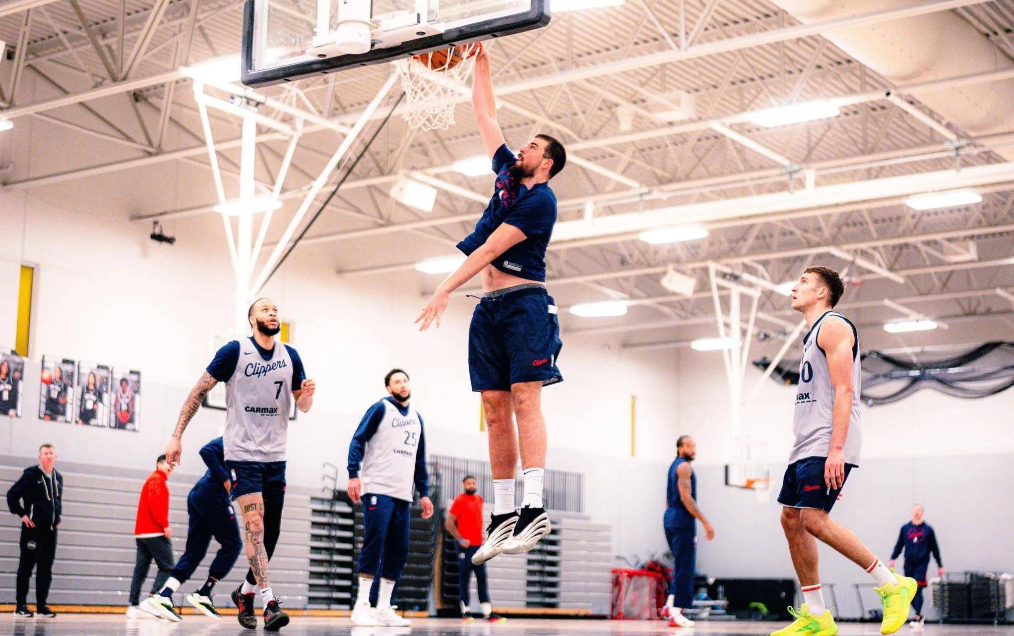 快船不敌黄蜂,哈雷尔全场分难救主 快船不敌黄蜂,哈雷尔全场分难救主