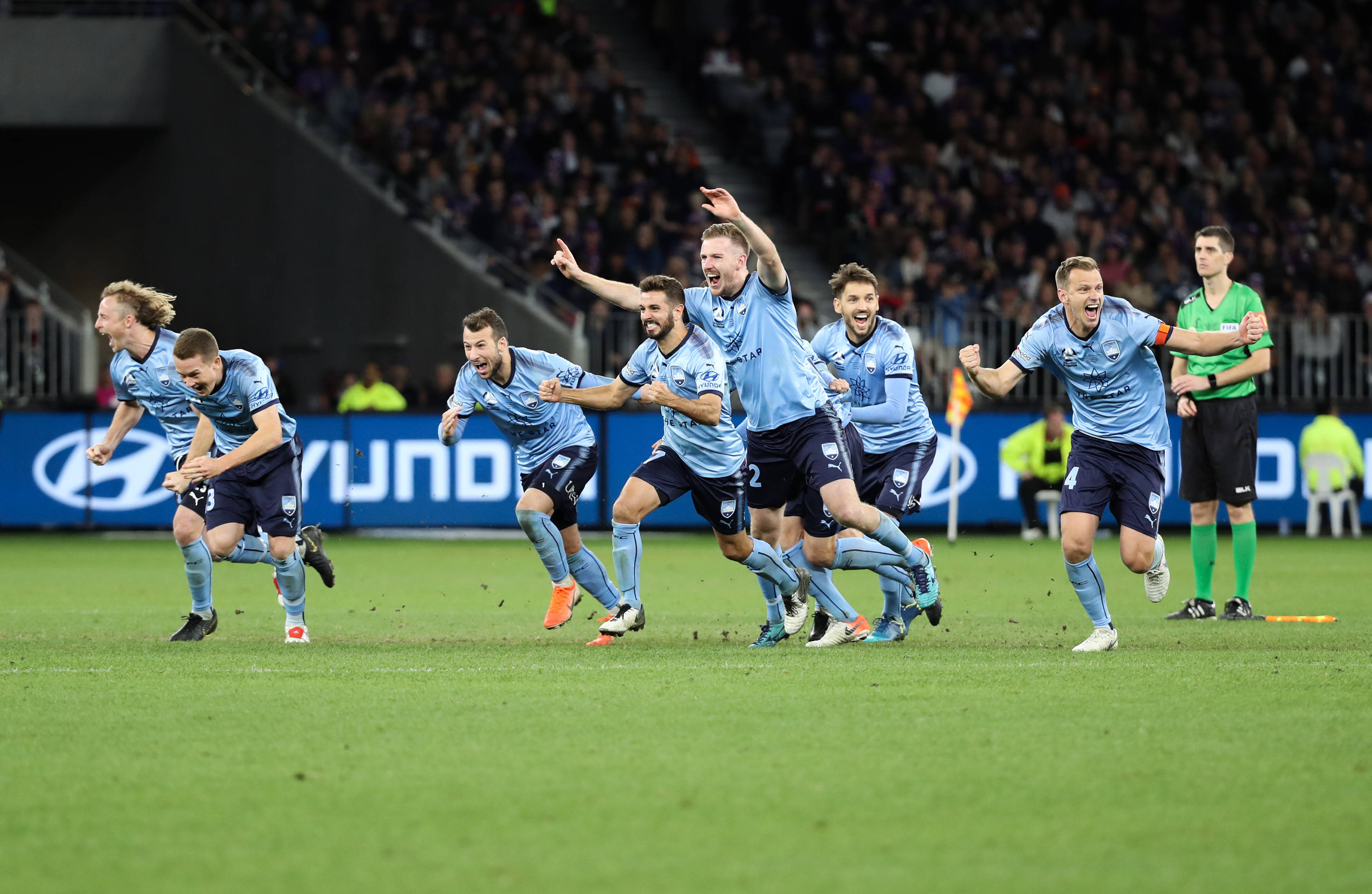 澳超球队墨尔本胜恒大保亚冠出线希望的简单介绍