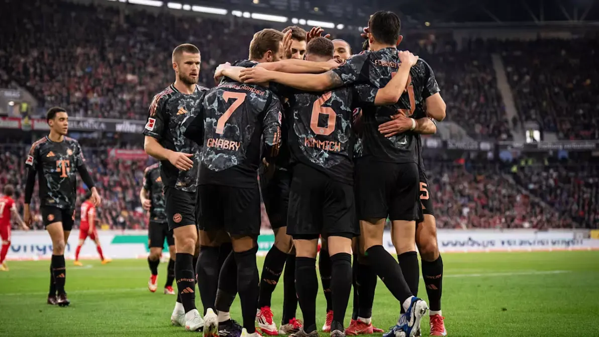 包含拜仁慕尼黑主场3-1击败弗赖堡，取得德甲联赛五连胜的词条